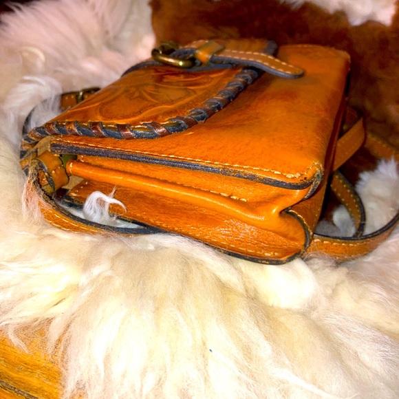 Patricia Nash EUC leather tooled crossbody bag - Picture 5 of 10